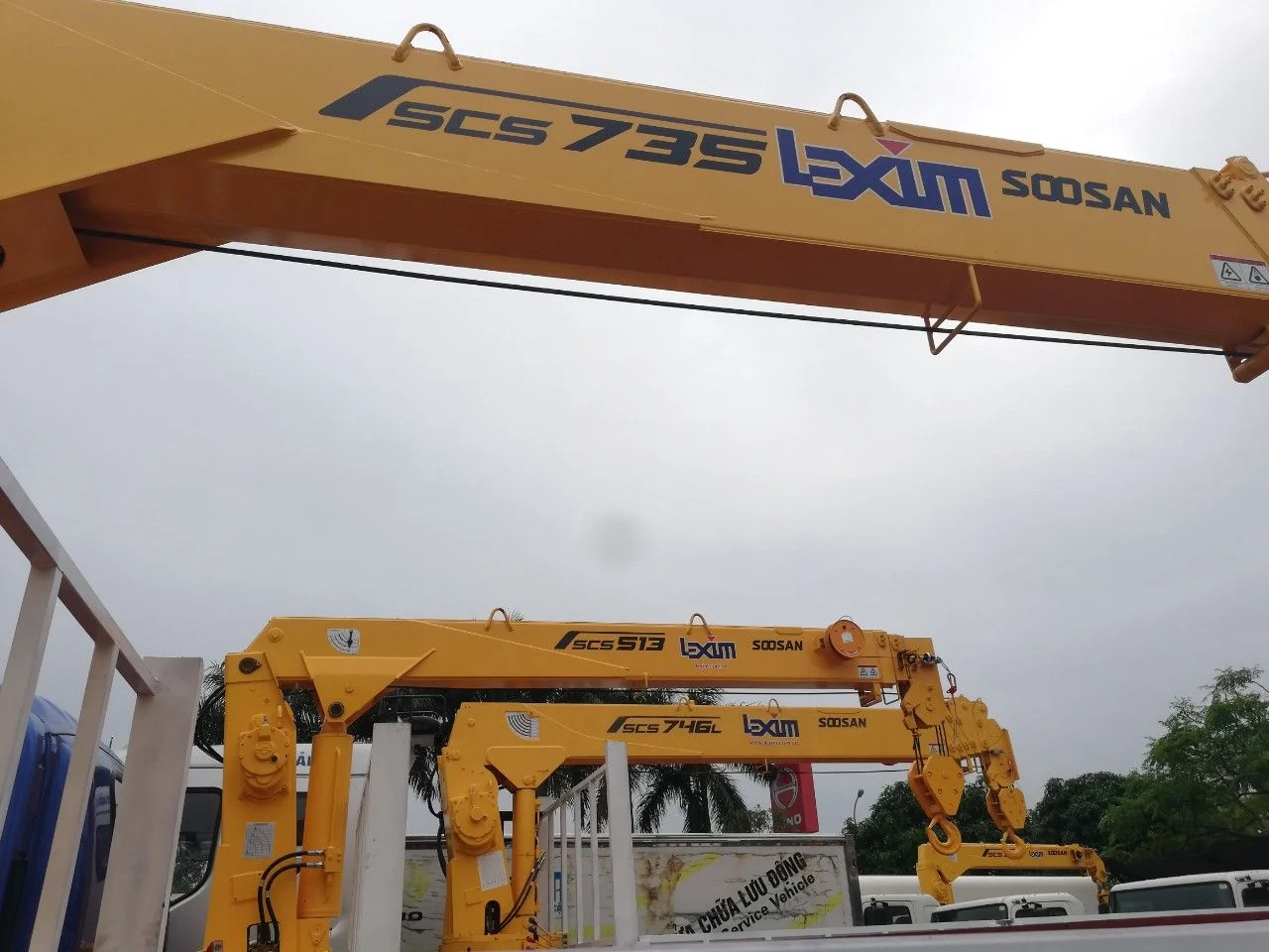 Xe tải gắn cẩu Soosan Hino